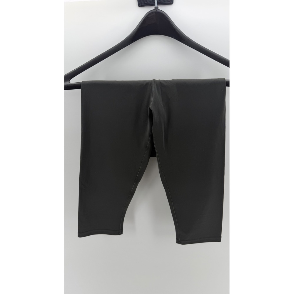 OFFLINE by Aerie Capri Leggings Women Medium NWT Gray New Real Me Xtra High Rise